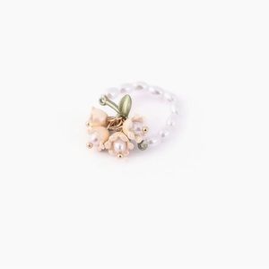 Faux pearl & flower ring